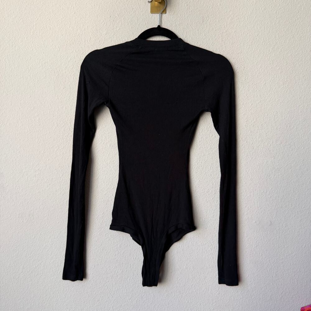 Alix NYC Pearson Black Bodysuit Ribbed Asymmetric Button Size S - Picture 4 of 7
